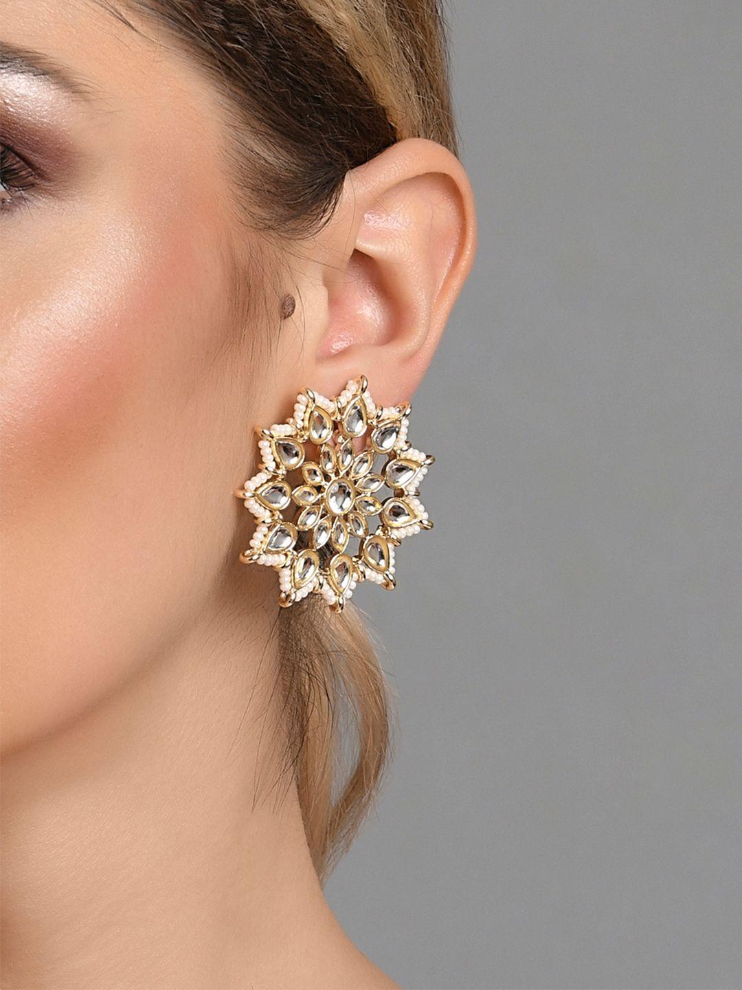 fida white and gold-plated floral studs earrings