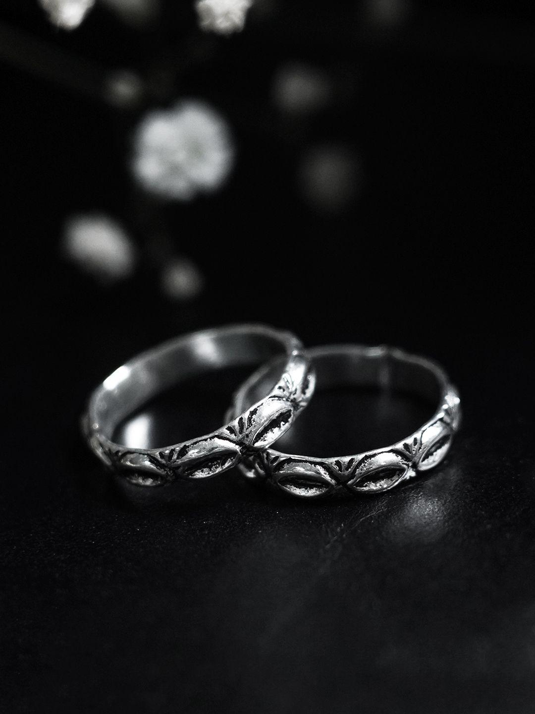 firoza set of 2 silver-toned oxidised textured adjustable toe rings