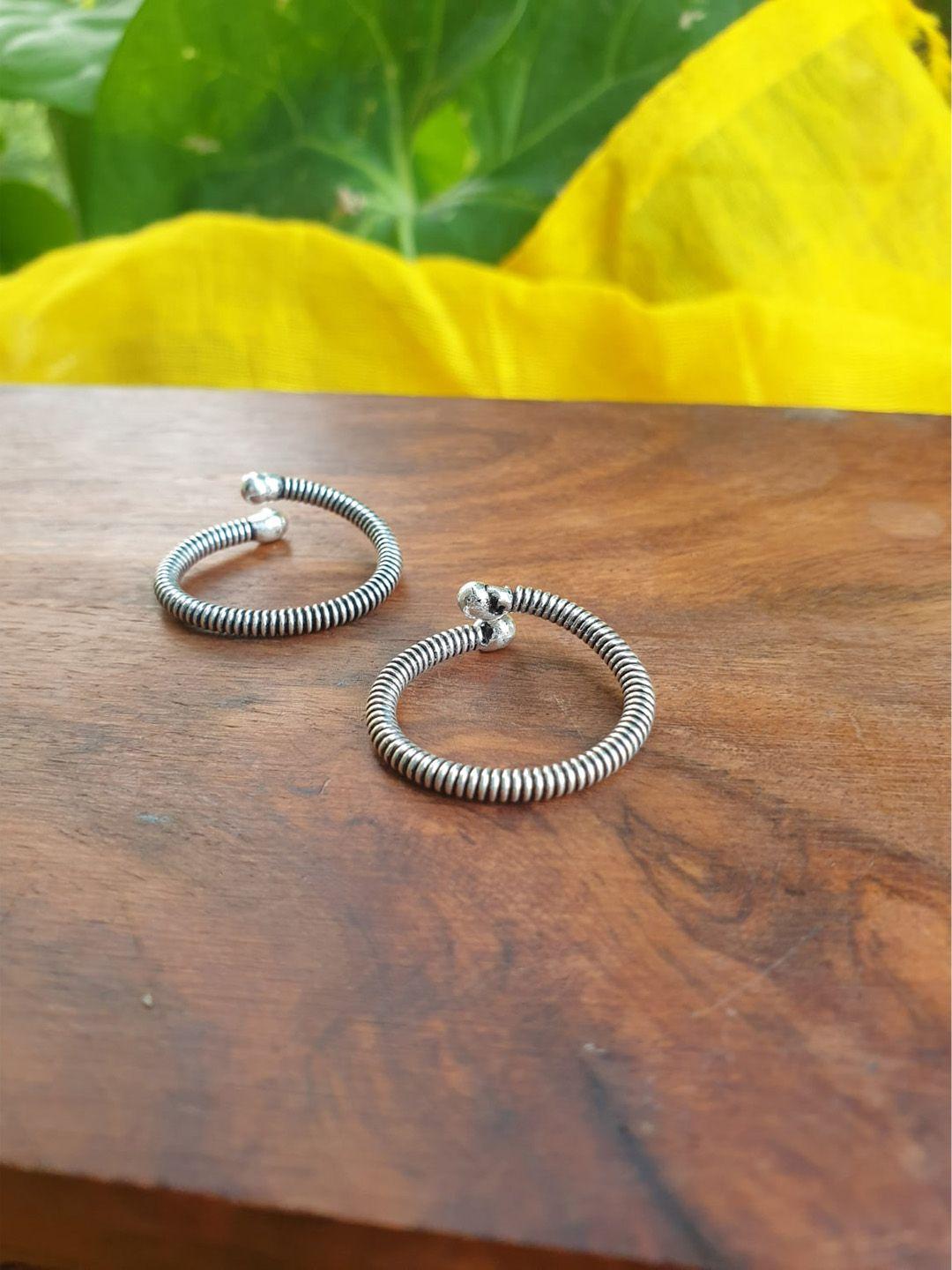 firoza set of 2 silver-toned sprial toe rings