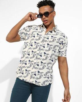 fish print spread-collar shirt