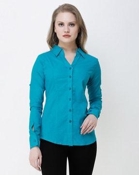 fitted shirt with spread collar