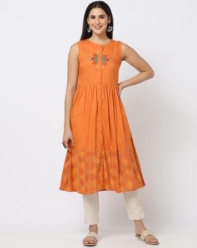 flared kurta with placement embroidery