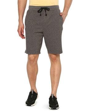 flat-front cargo shorts with insert pockets