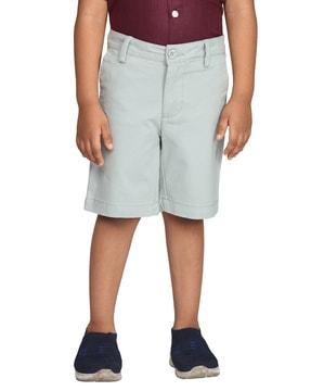flat-front cargo shorts with insert pockets