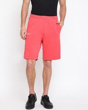 flat-front knit shorts with elasticated waist