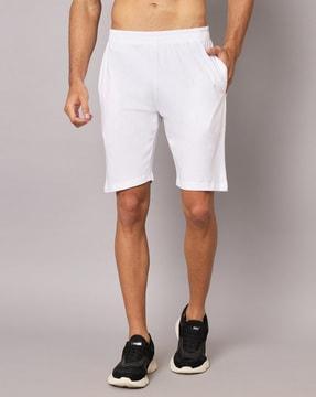 flat-front knit shorts with elasticated waist