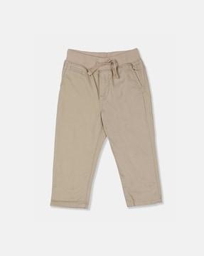 flat-front trousers with elasticated waistband