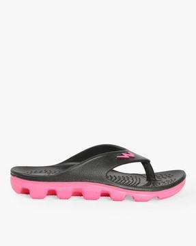 flat heel t-strap flip-flops