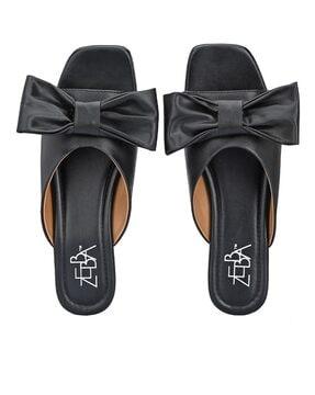 flat sandals with bow applique