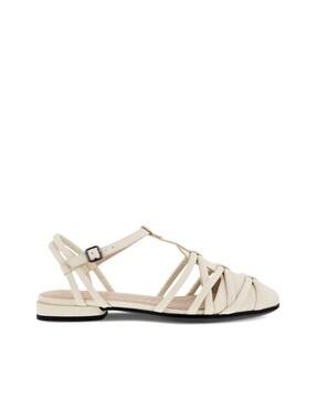 flat sandals with buckle fastening