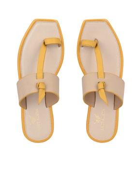 flat sandals with toe-ring