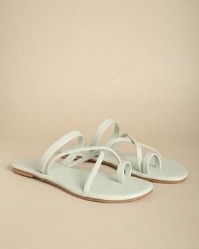 flat sandals with toe-ring