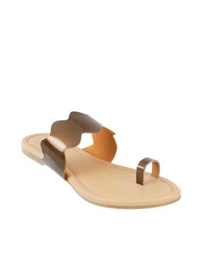 flat sandals with toe-ring