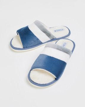 flip flops with strap closure