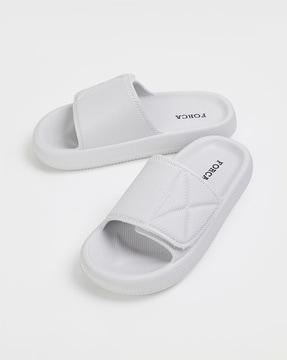 flip flops with strap closure