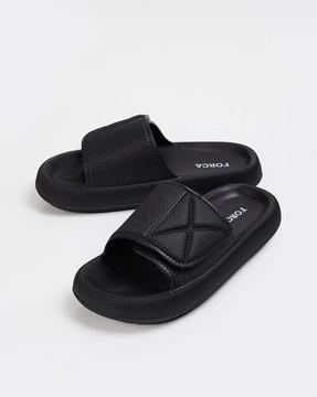 flip flops with strap closure