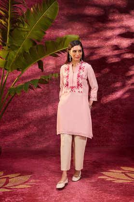 floral blended fabric v-neck women's kurta - pink