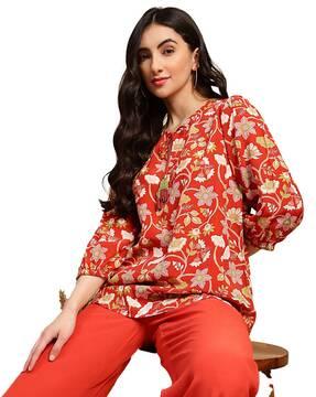 floral blouse with round neckline