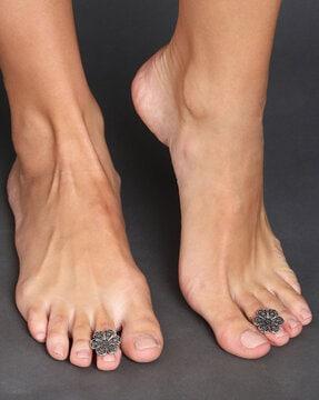 floral design toe rings