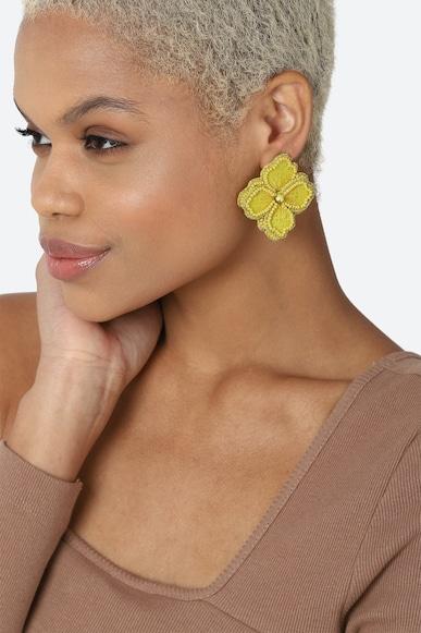 floral earrings