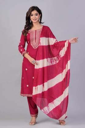 floral embroidered cotton round neck straight kurta with pant & dupatta - maroon