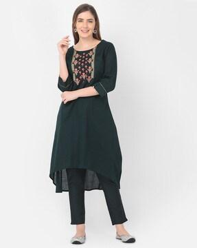 floral embroidered round-neck a-line kurta