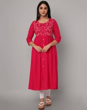 floral embroidered round-neck flared kurta