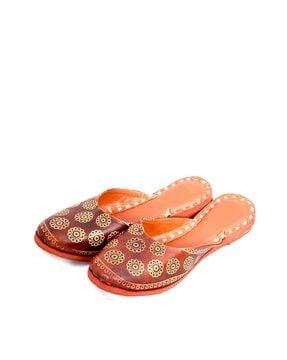 floral print stylised-toe mules