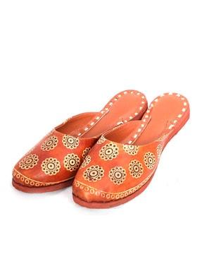 floral print stylised-toe mules