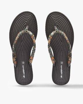 floral print thong-strap flat sandals