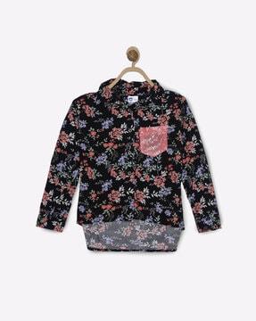 floral print top with sequinned patch pocket