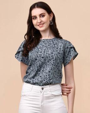 floral print top with short sleeves