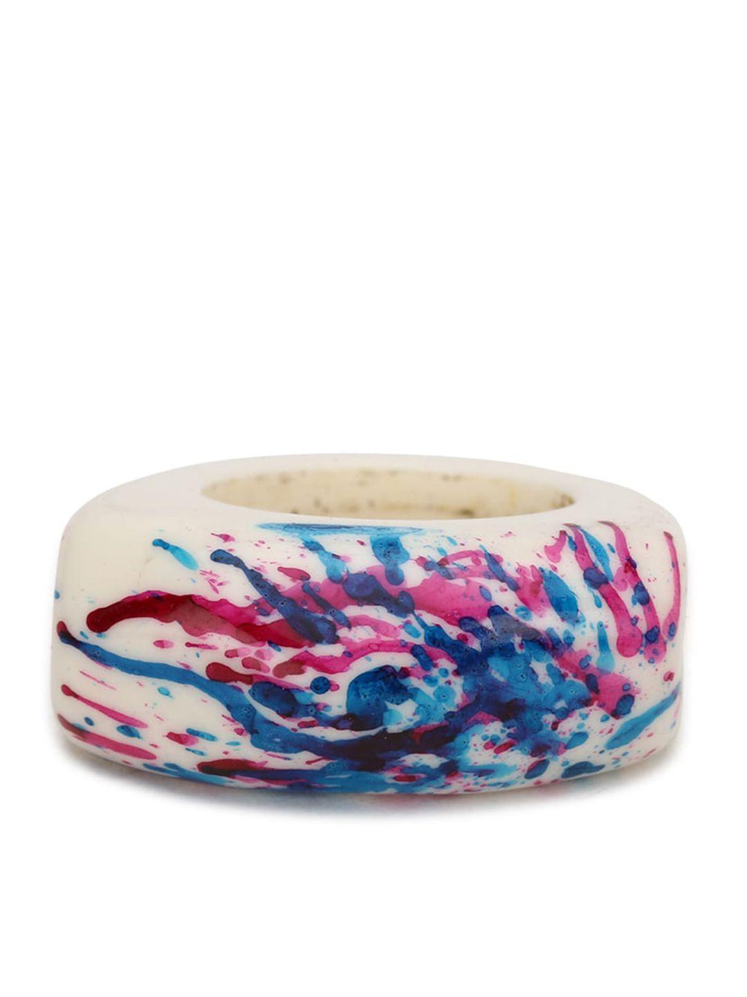 forever 21 blue & white patterned resin finger ring