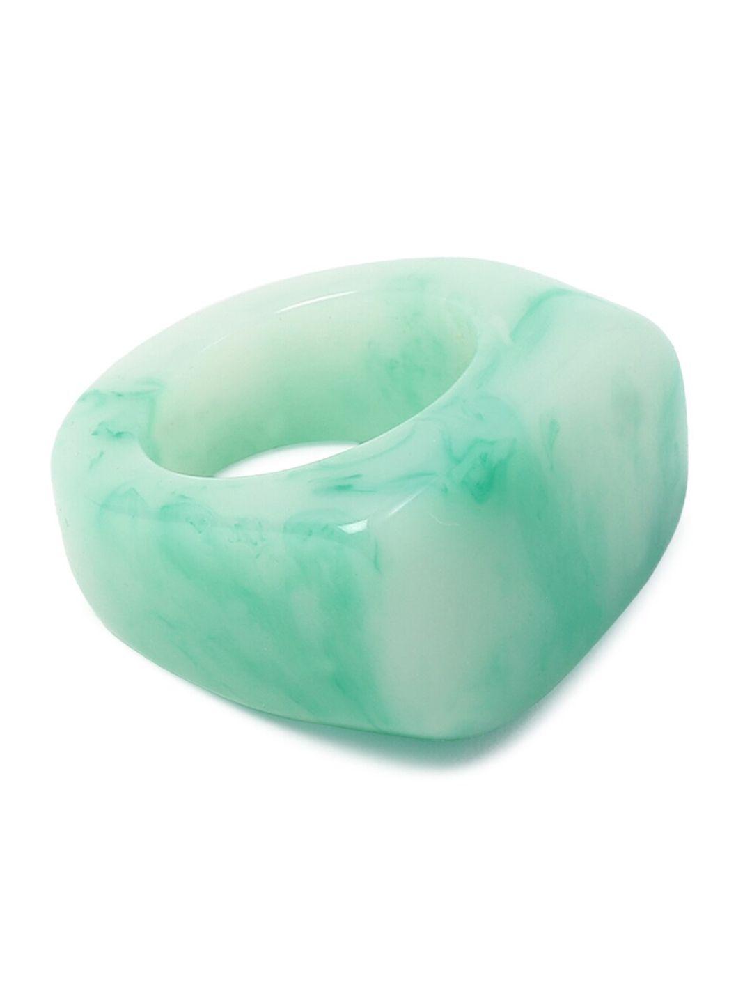 forever 21 green patterned resin finger ring