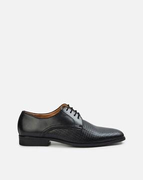 formal shoes with lace fastening
