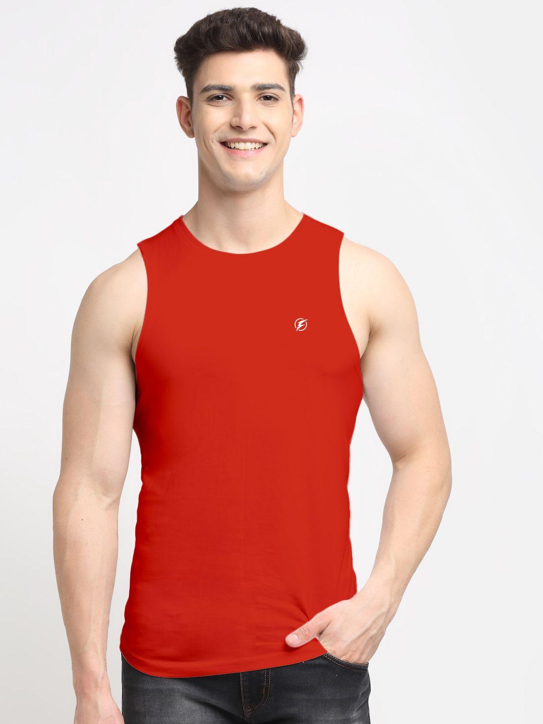 friskers men red solid cotton gym vest