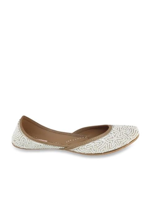 fulkari women's glow white ethnic juttis