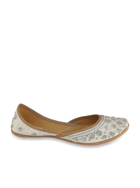 fulkari women's lily white ethnic juttis