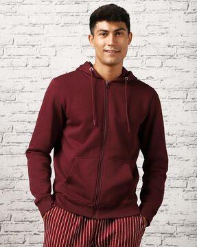 full-length sleeves hoodie with zip closure