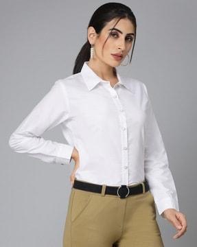 full-length sleeves with spread collar