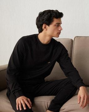 full-sleeve sweatshirt with kangaroo pocket