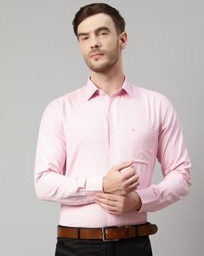 full-sleeves shirt with spread collar