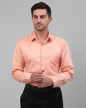 full-sleeves shirt with spread collar