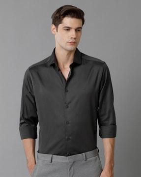 full-sleeves shirt with spread collar