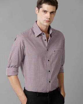 full-sleeves shirt with spread collar