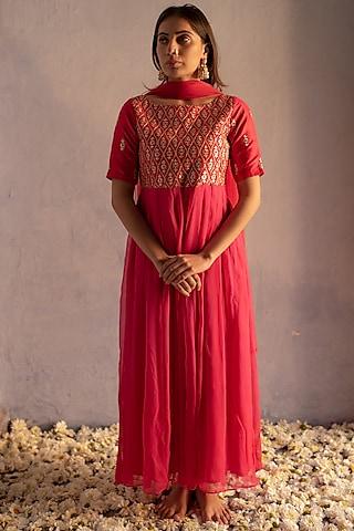gajri pink raw silk & chiffon machine embroidered gown with dupatta