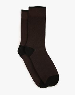 geometric-knit-mid-calf-length-socks