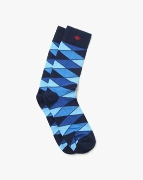 geometric patterned-knit mid calf-length socks