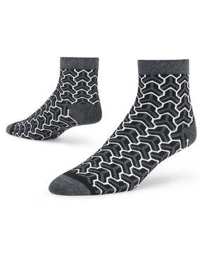 geometric print ankle-length socks