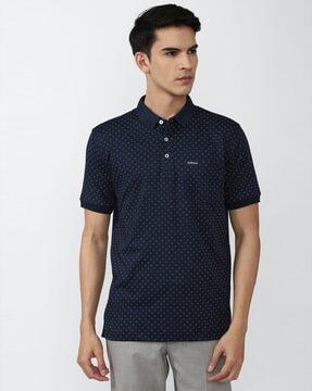 geometric print polo t-shirt with patch pocket